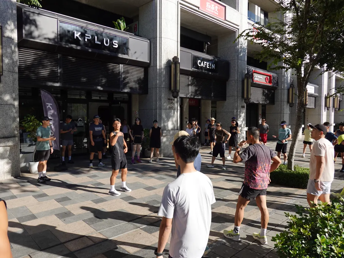 KPLUS 林口文化門市前,跑者陸續到齊集合